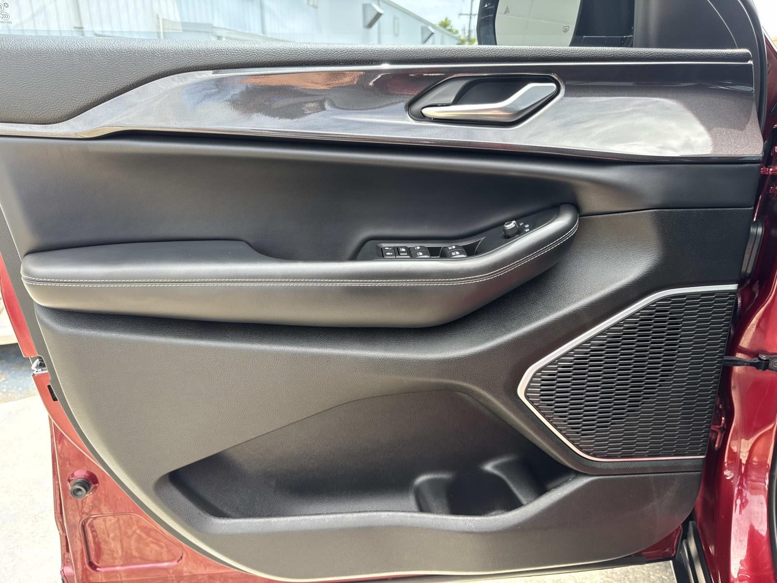 2022 Jeep Grand Cherokee L Altitude 4x2