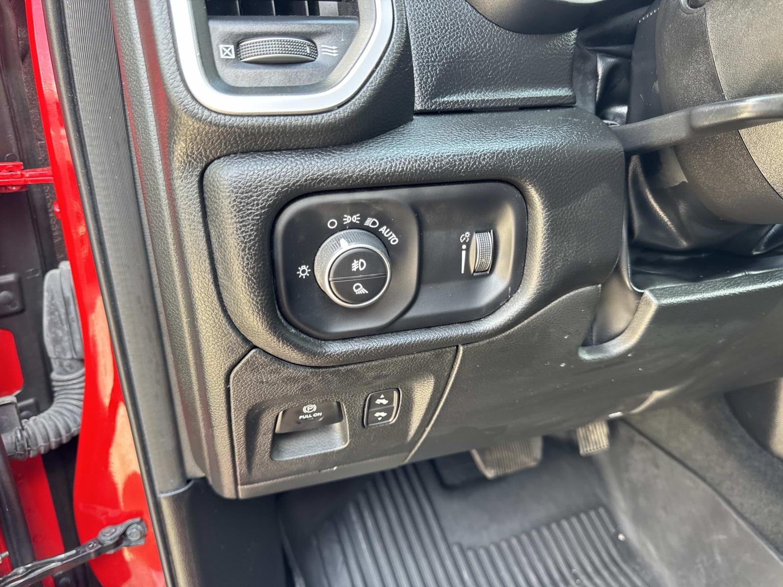 2022 RAM 1500 Big Horn 4x4 Crew Cab 5'7 Box