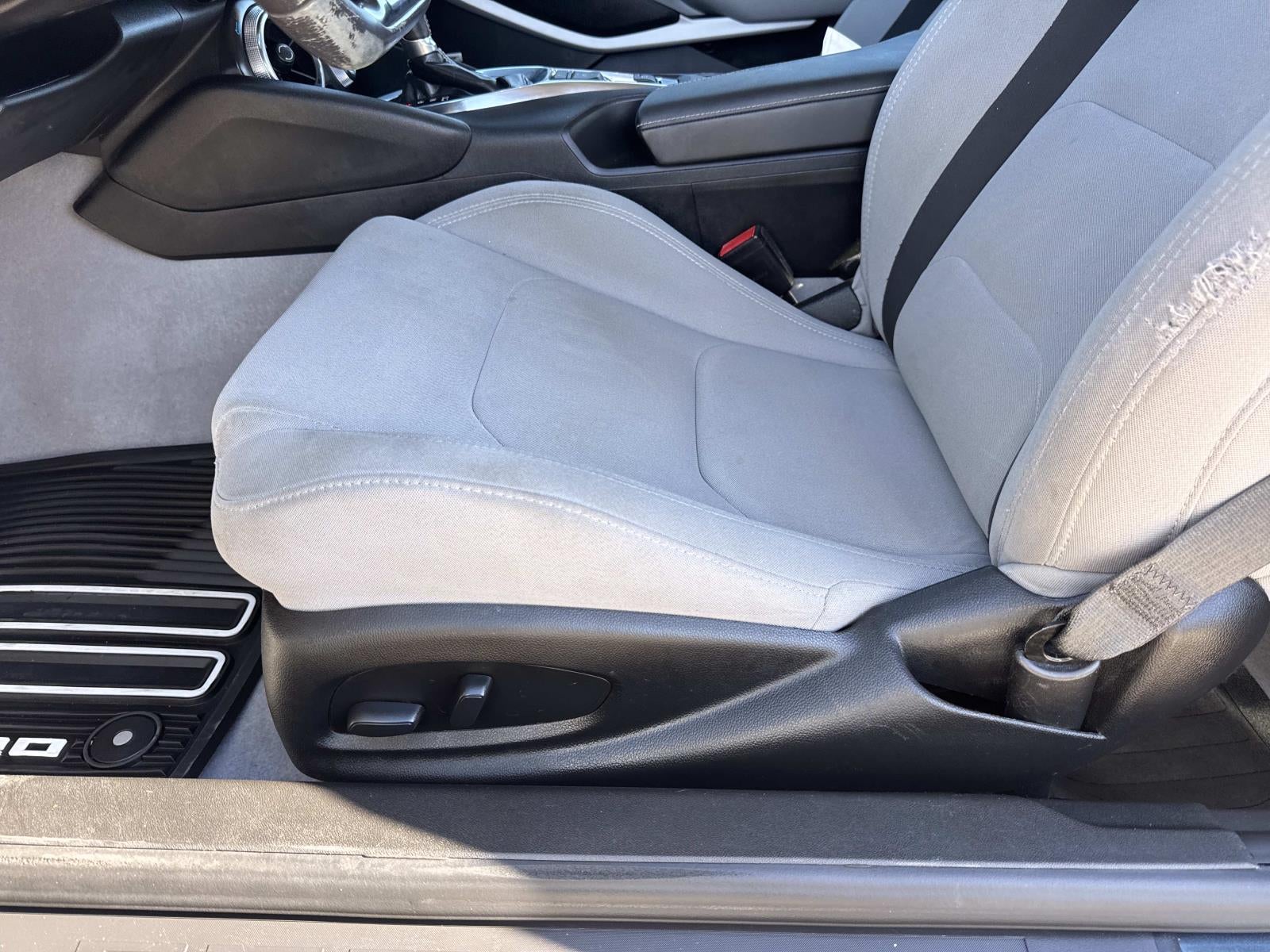 2021 Chevrolet Camaro 2dr Cpe 1LT