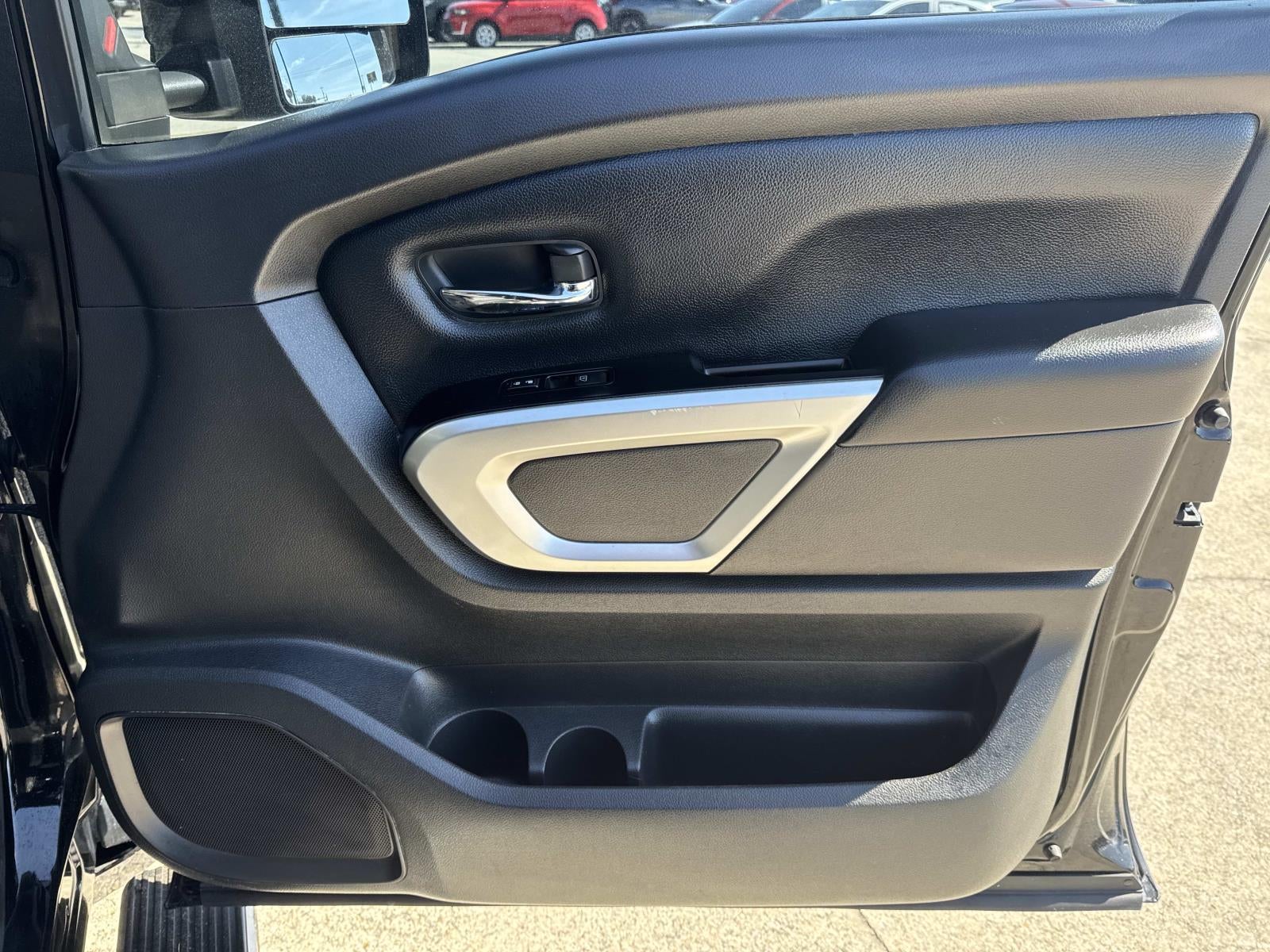 2018 Nissan Titan 4x4 Crew Cab SV