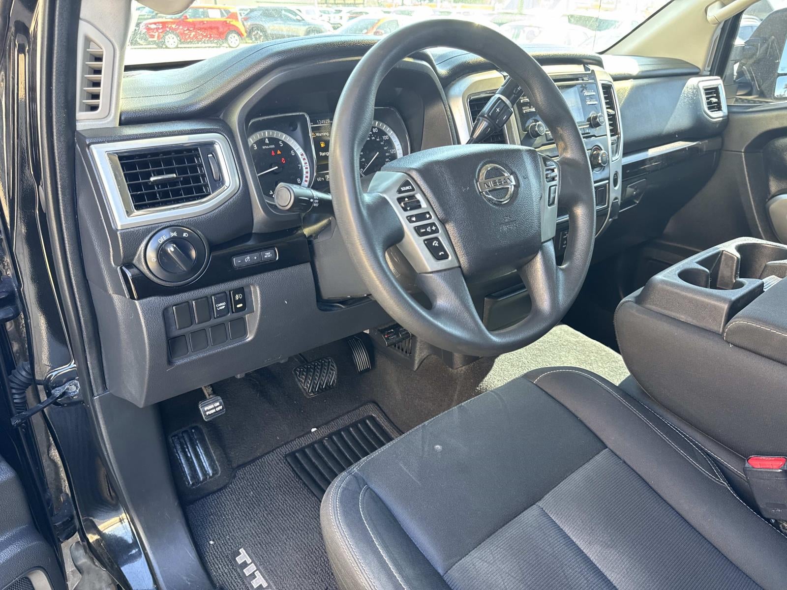 2018 Nissan Titan 4x4 Crew Cab SV