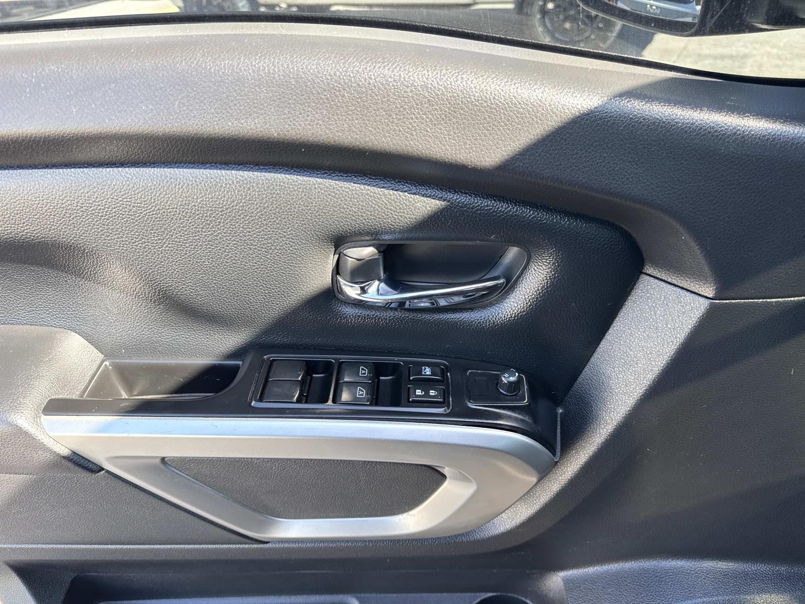 2018 Nissan Titan 4x4 Crew Cab SV