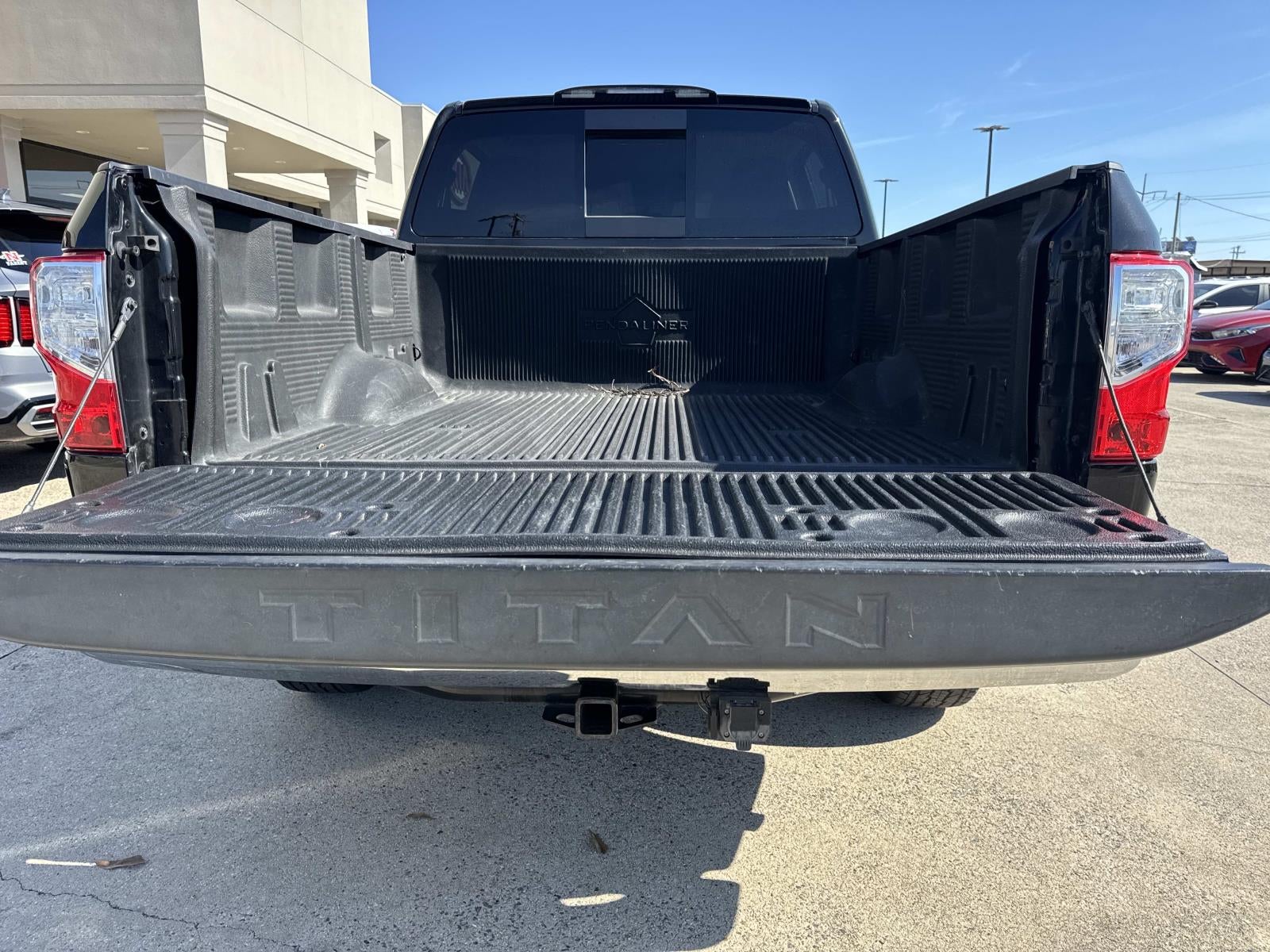 2018 Nissan Titan 4x4 Crew Cab SV