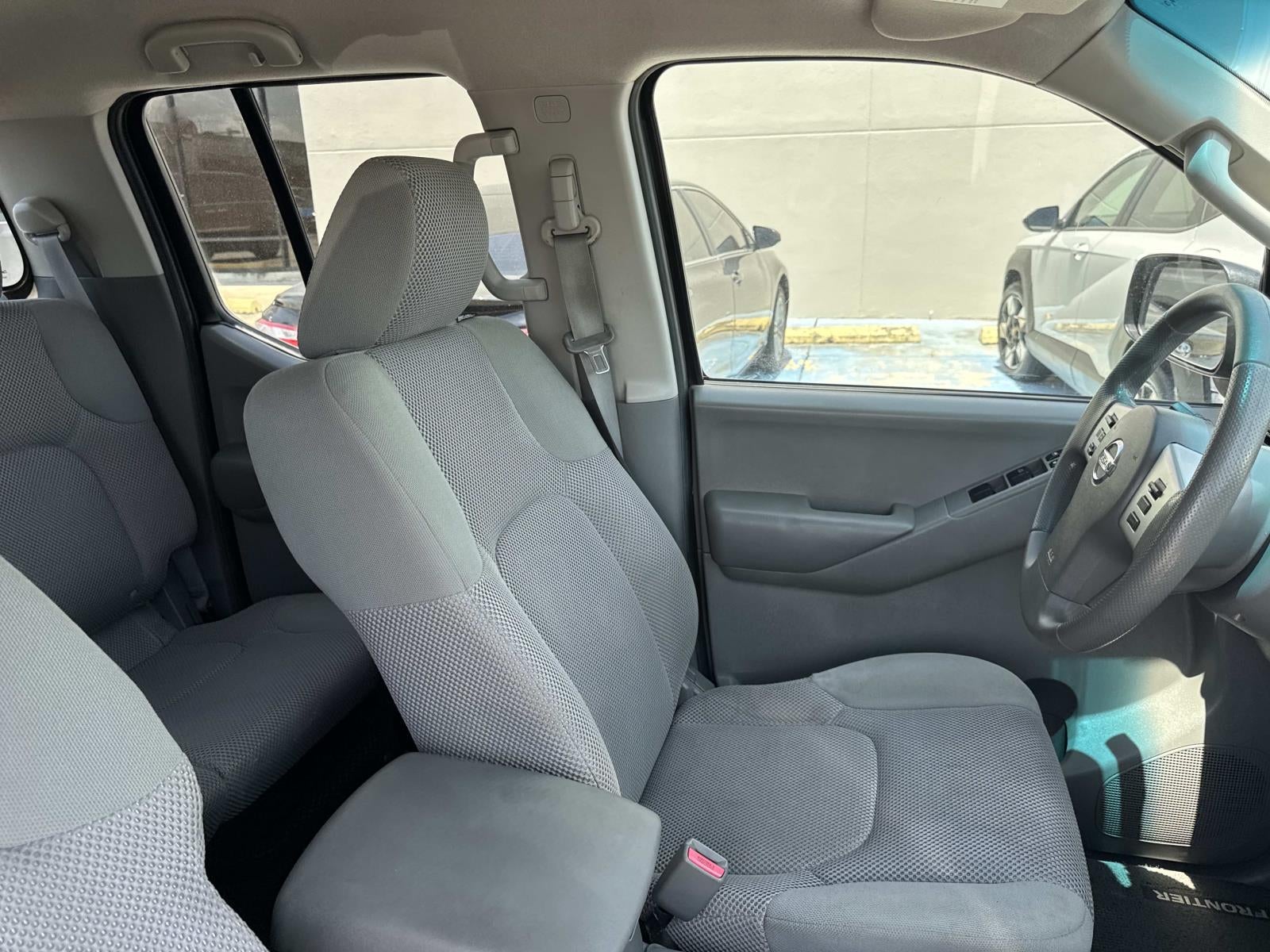 2014 Nissan Frontier 2WD Crew Cab SWB Auto SV