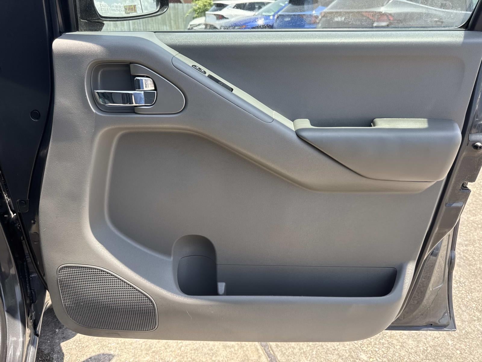 2014 Nissan Frontier 2WD Crew Cab SWB Auto SV