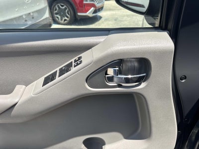 2014 Nissan Frontier 2WD Crew Cab SWB Auto SV