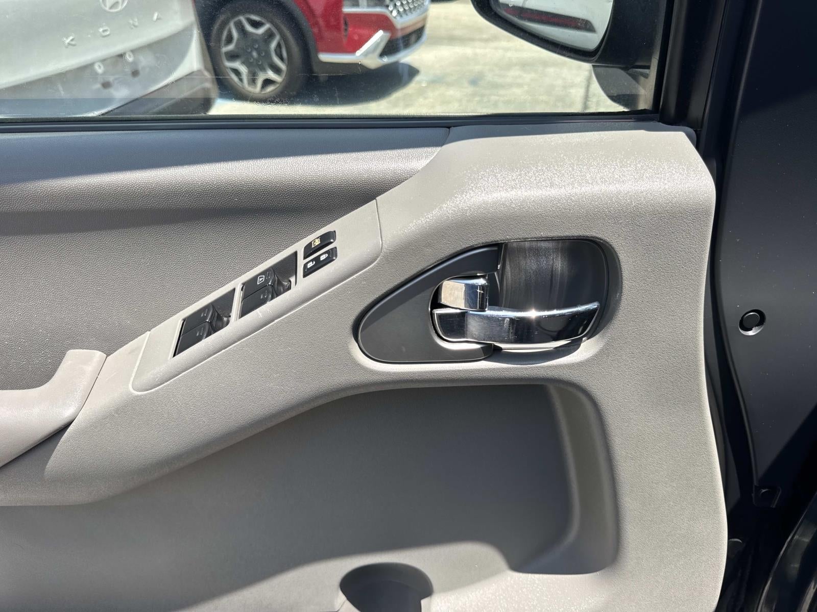 2014 Nissan Frontier 2WD Crew Cab SWB Auto SV