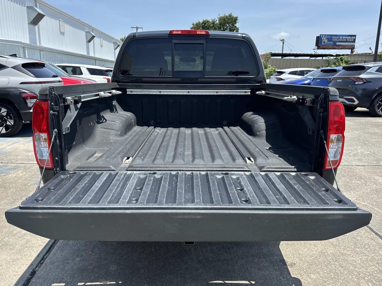2014 Nissan Frontier 2WD Crew Cab SWB Auto SV