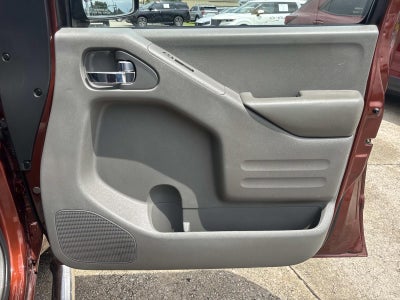 2016 Nissan Frontier 2WD Crew Cab SWB Auto SV