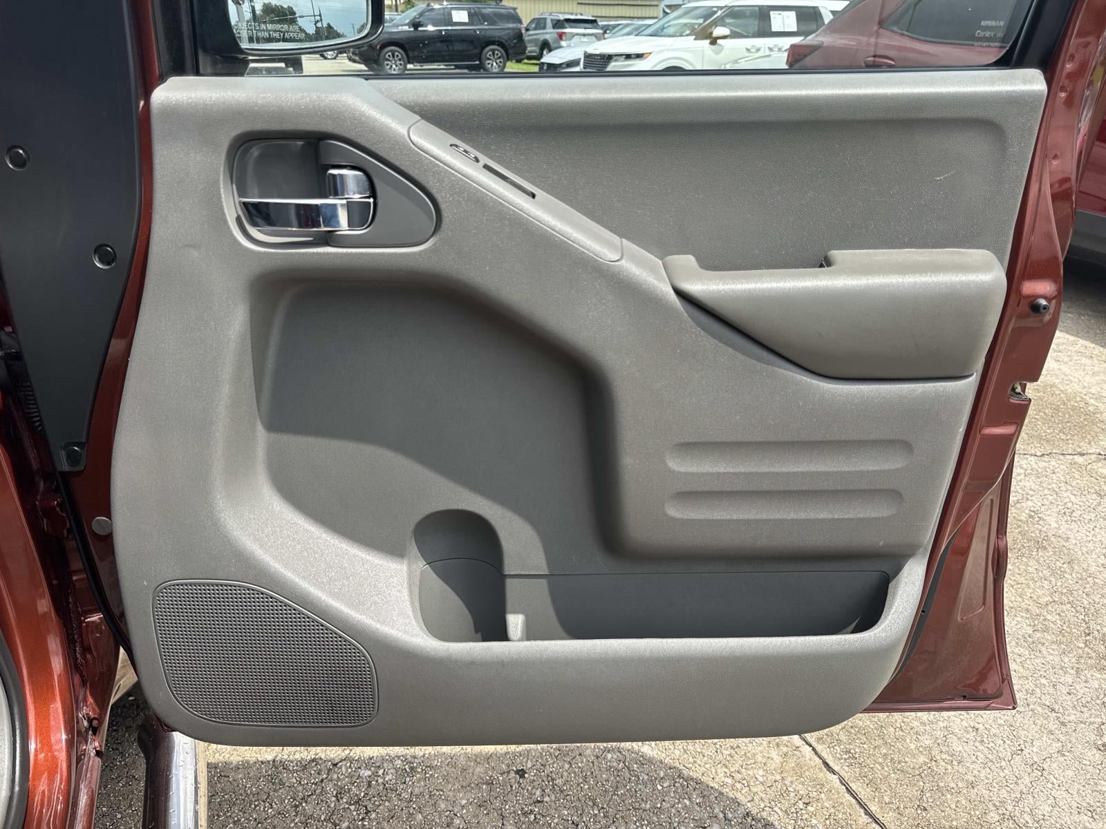 2016 Nissan Frontier 2WD Crew Cab SWB Auto SV