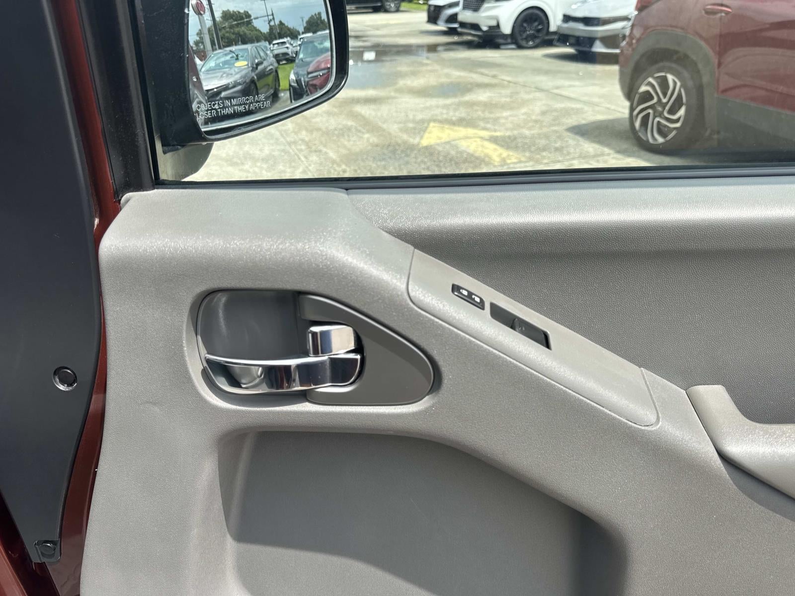 2016 Nissan Frontier 2WD Crew Cab SWB Auto SV