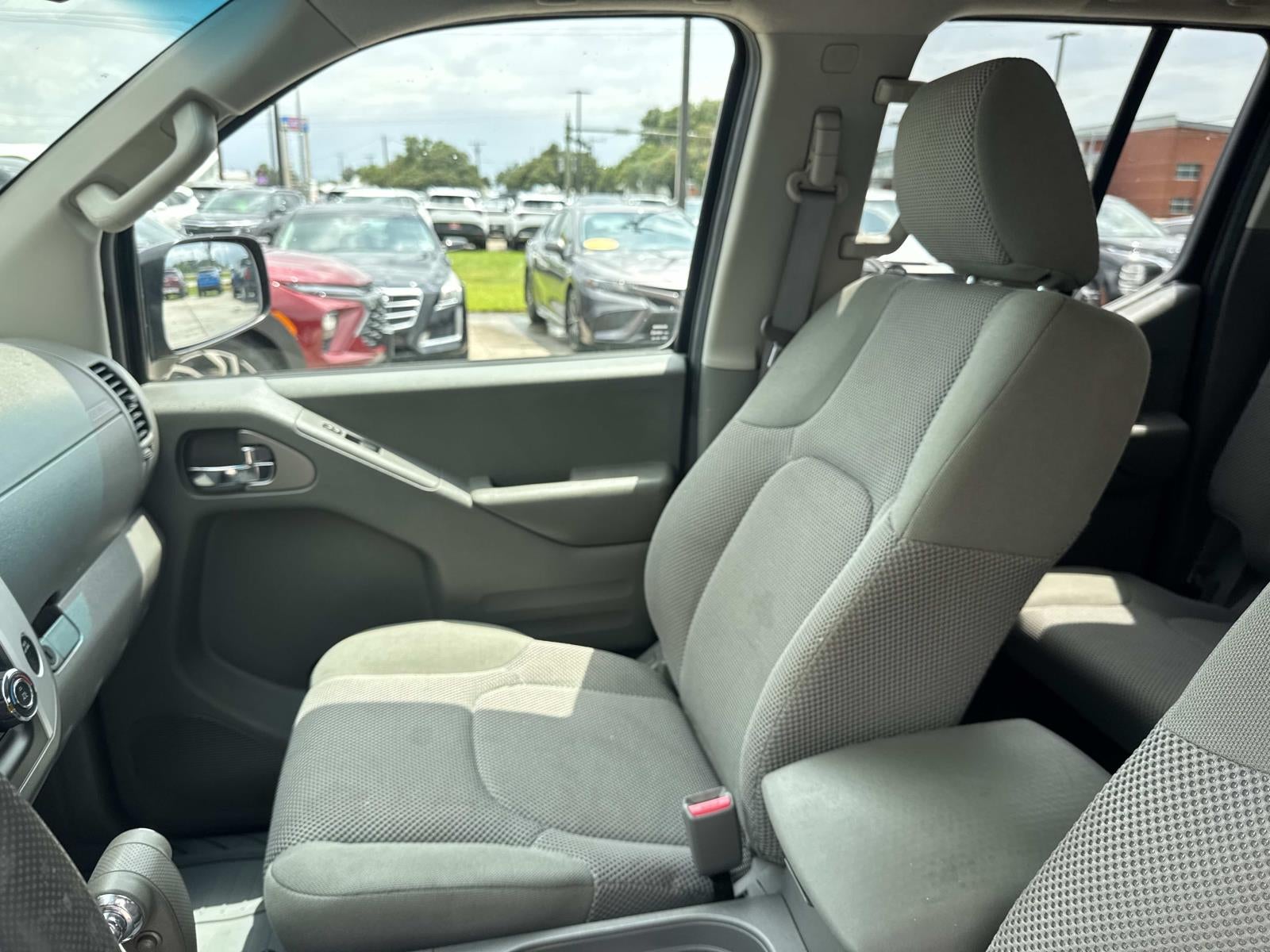 2016 Nissan Frontier 2WD Crew Cab SWB Auto SV