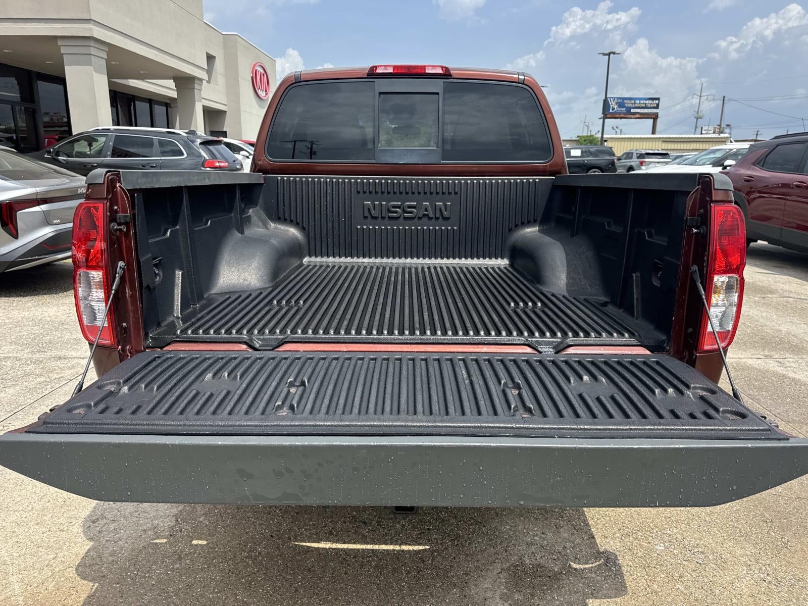 2016 Nissan Frontier 2WD Crew Cab SWB Auto SV