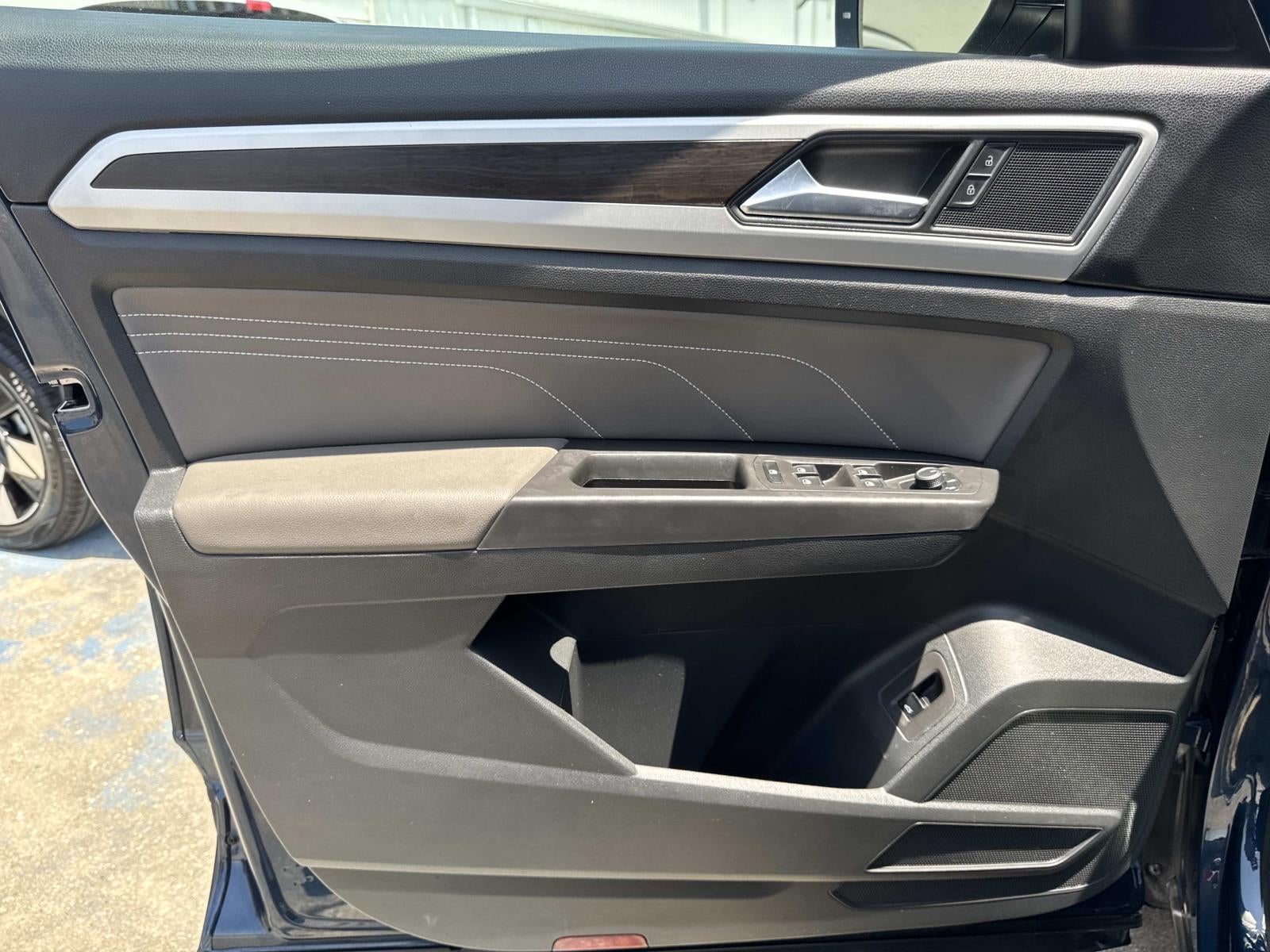 2023 Volkswagen Atlas 2.0T SE w/Technology FWD