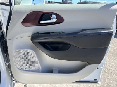 2020 Chrysler Pacifica Limited FWD