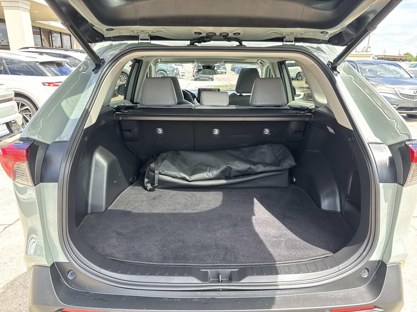 2020 Toyota RAV4 XLE Premium FWD (Natl)