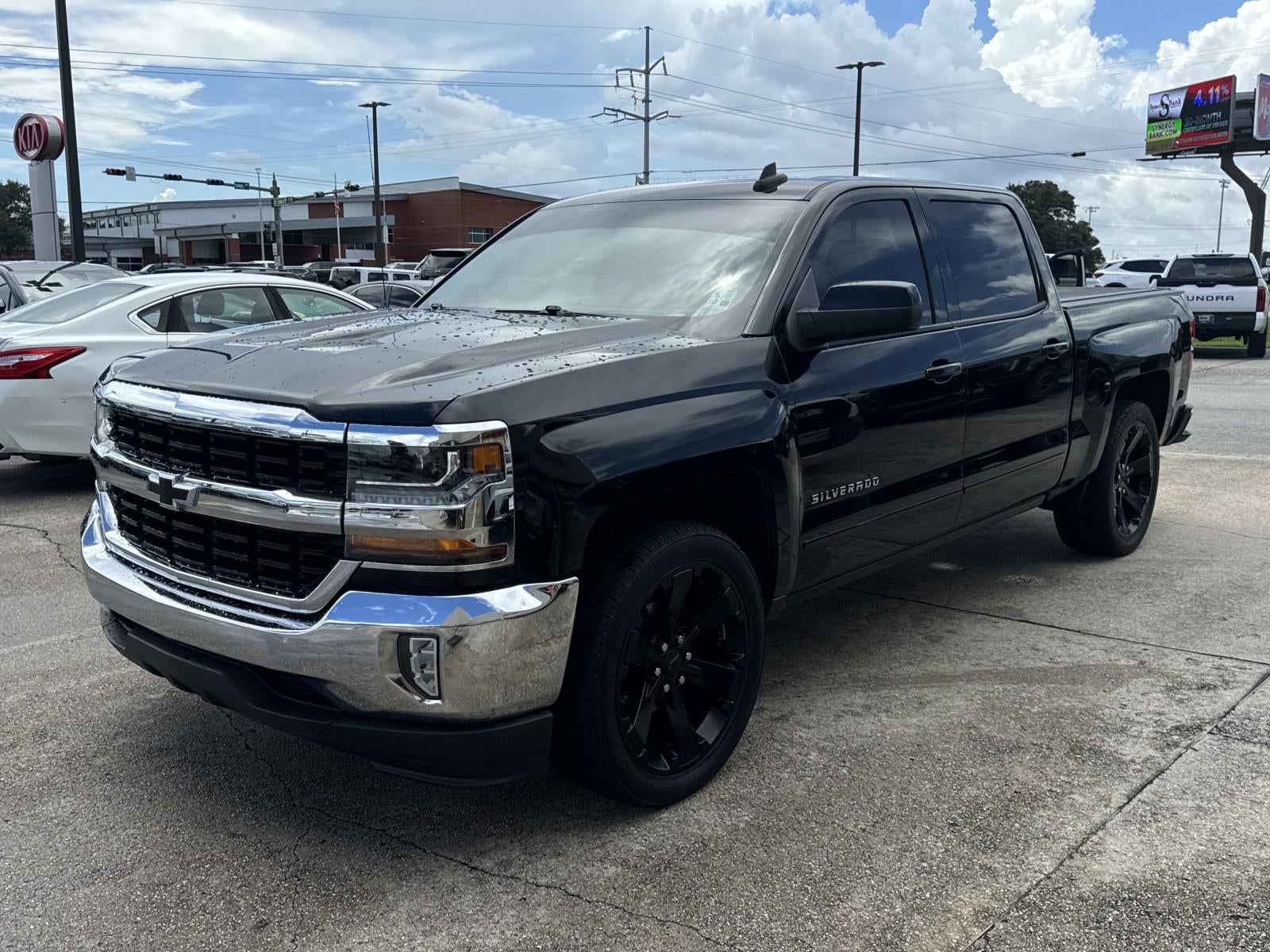 2017 Chevrolet Silverado 1500 2WD Crew Cab 143.5 LT w/1LT
