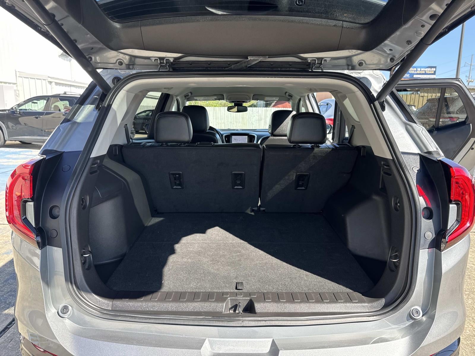 2023 GMC Terrain FWD 4dr SLT