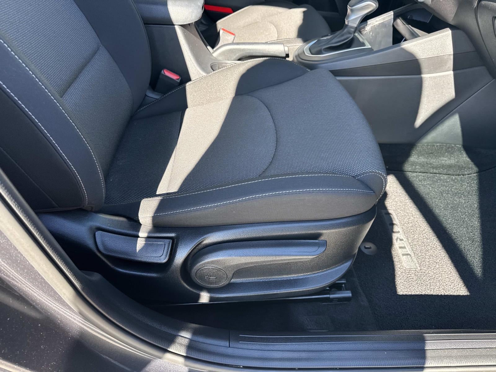 2022 Kia Forte LXS IVT