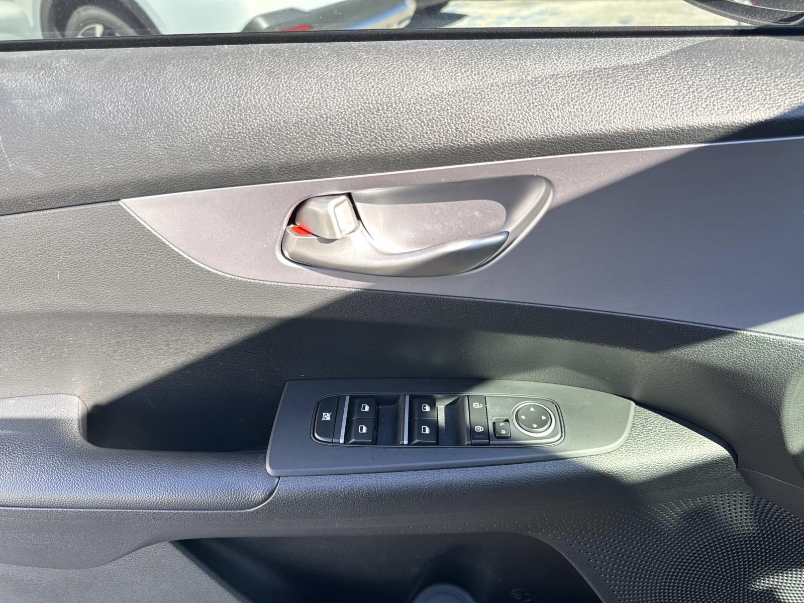 2022 Kia Forte LXS IVT