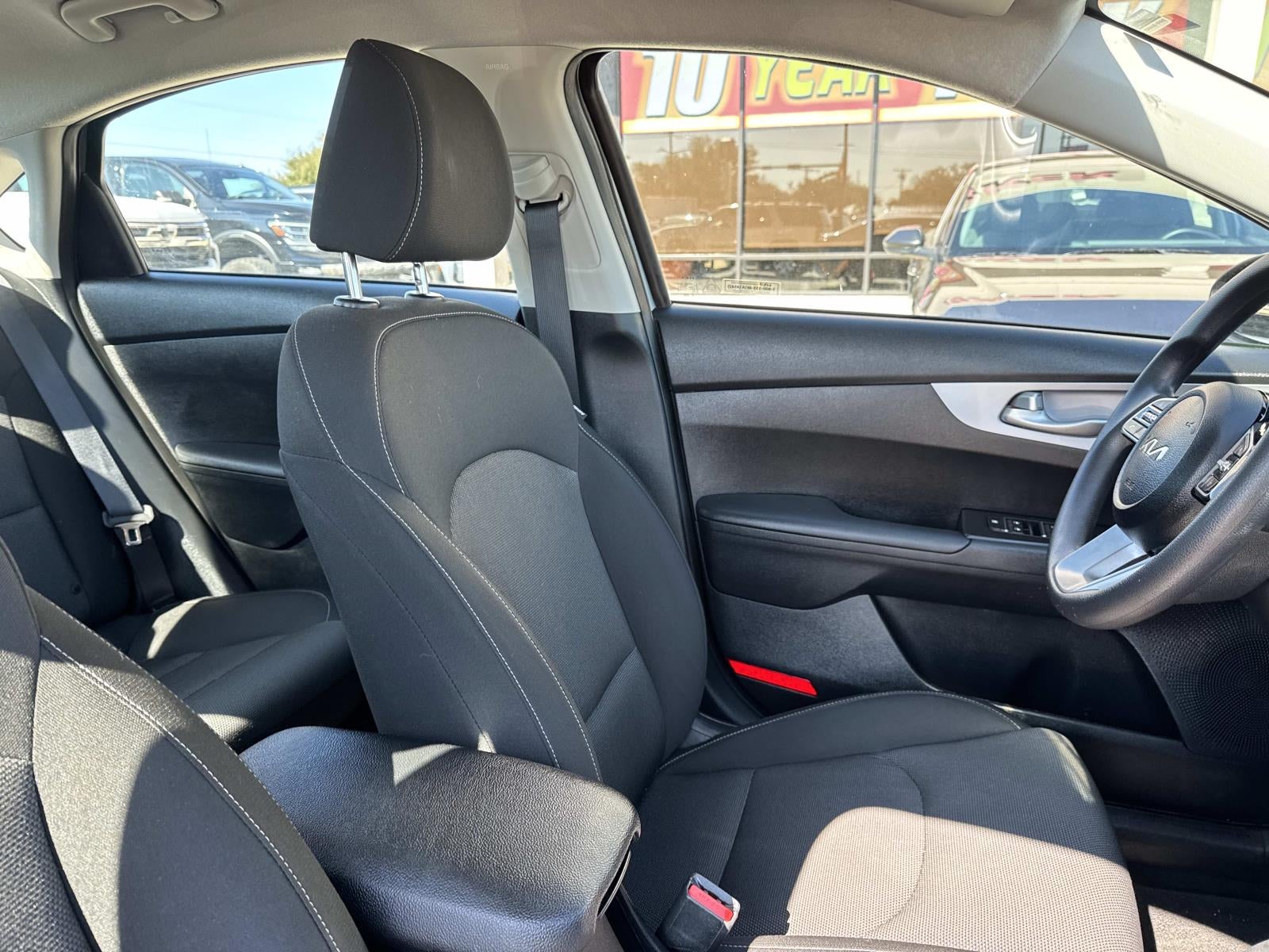 2024 Kia Forte LXS IVT