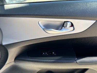 2024 Kia Forte LXS IVT
