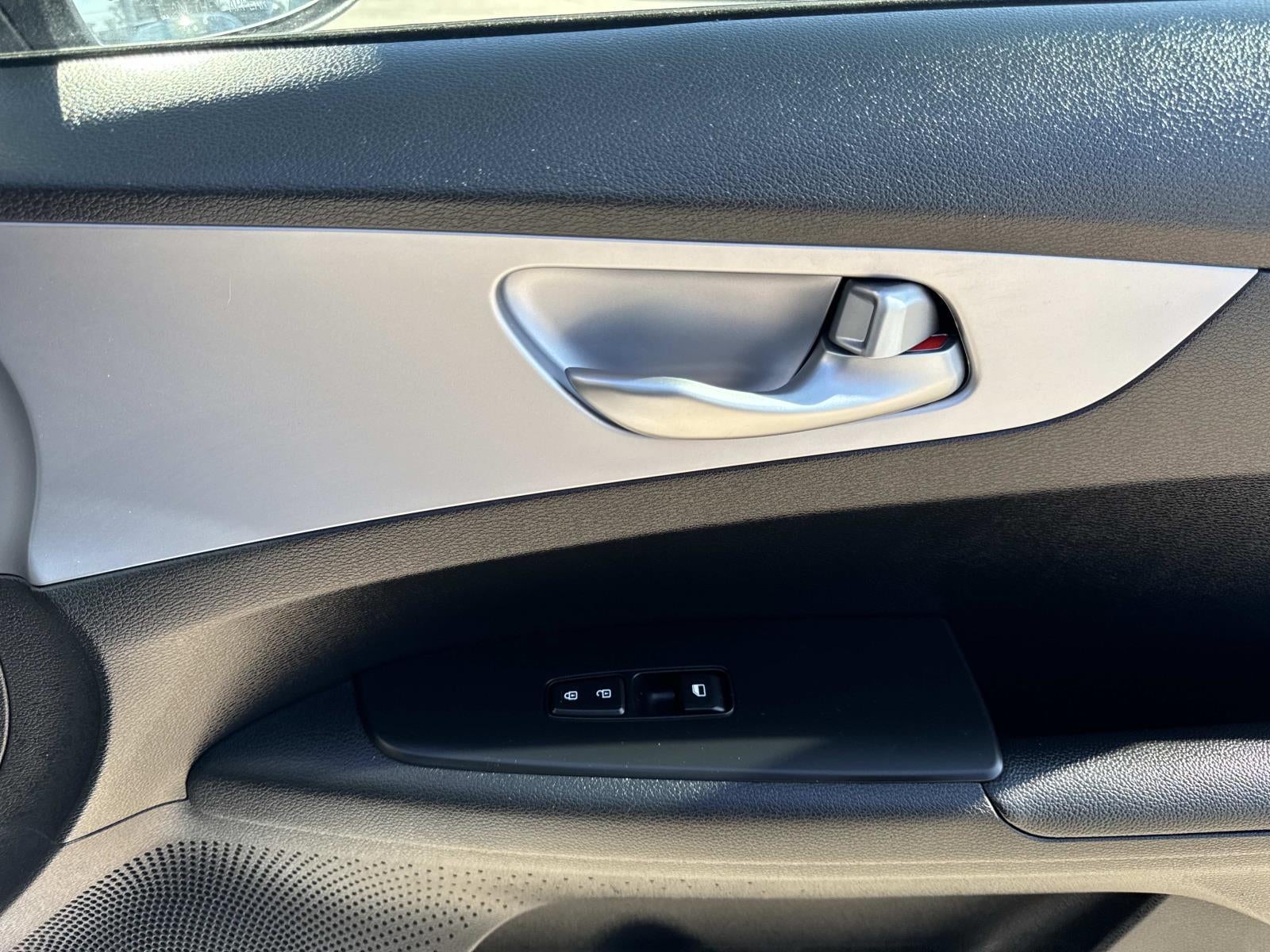 2024 Kia Forte LXS IVT