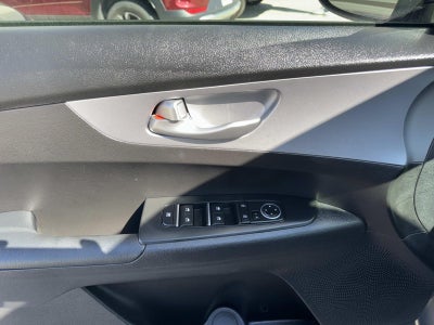 2024 Kia Forte LXS IVT