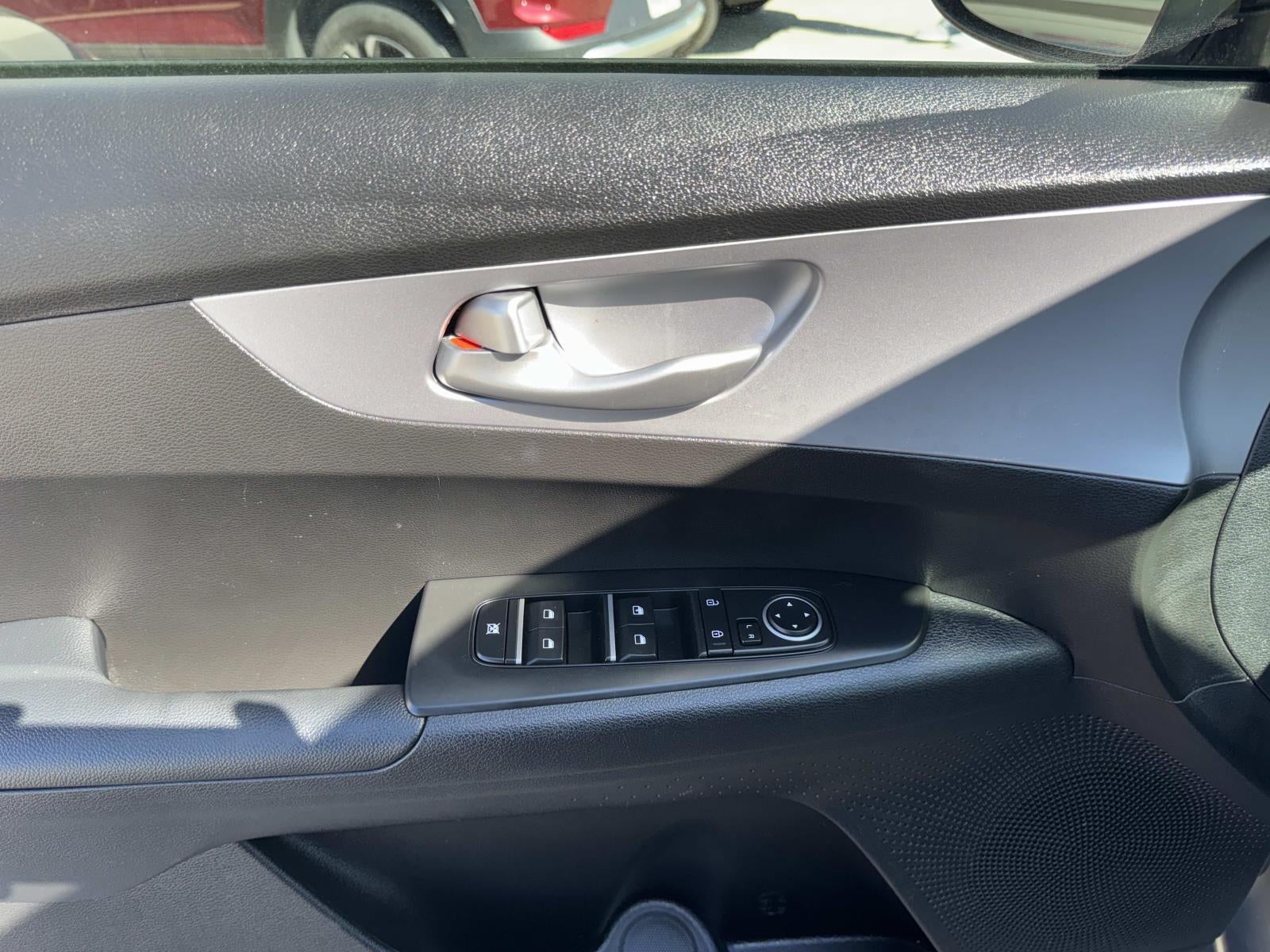 2024 Kia Forte LXS IVT