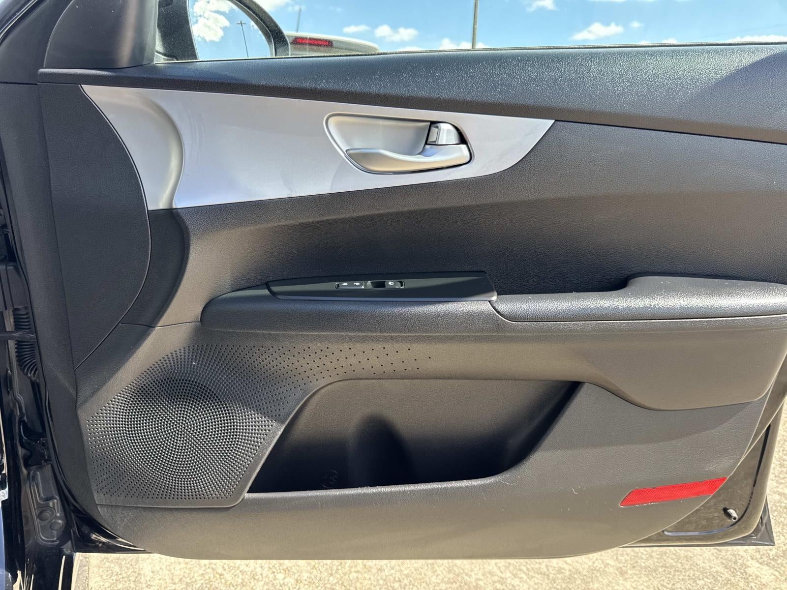 2023 Kia Forte LXS IVT