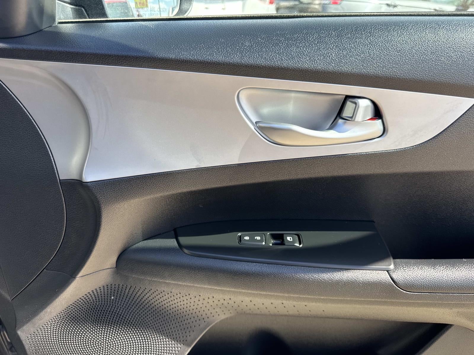 2023 Kia Forte LXS IVT