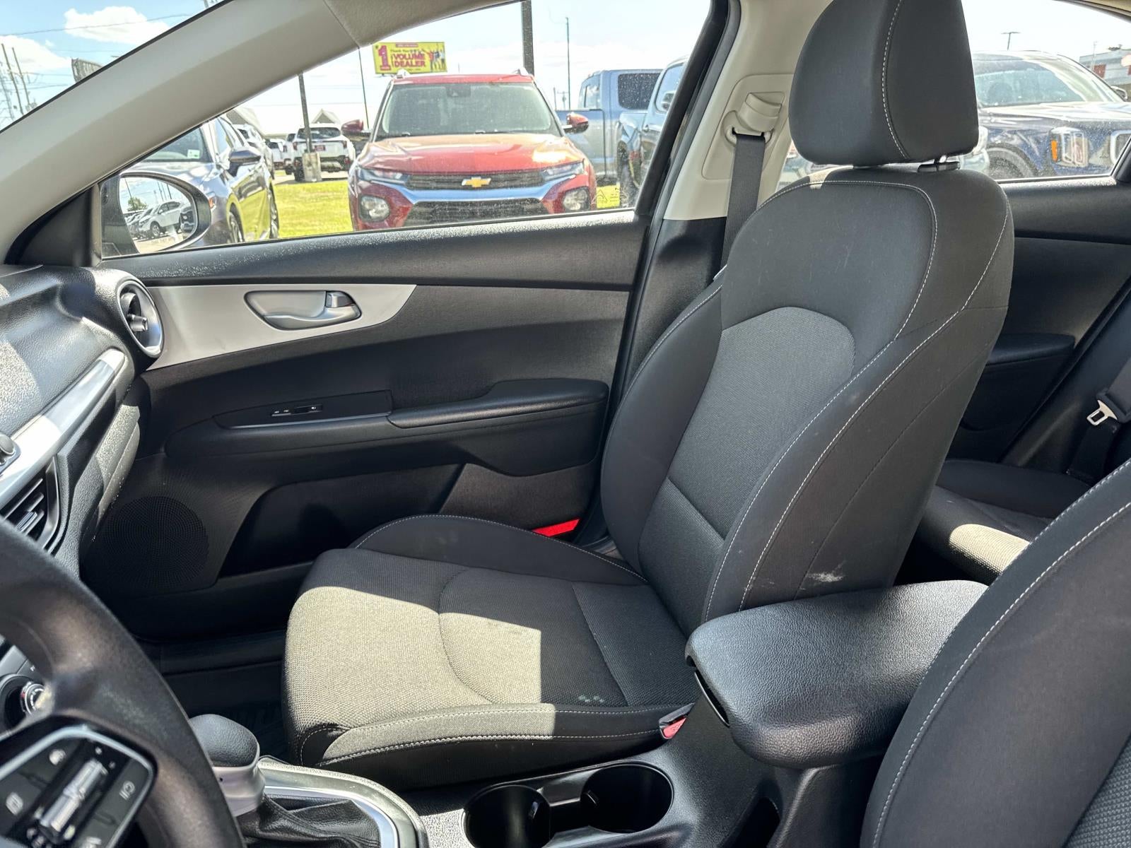 2023 Kia Forte LXS IVT