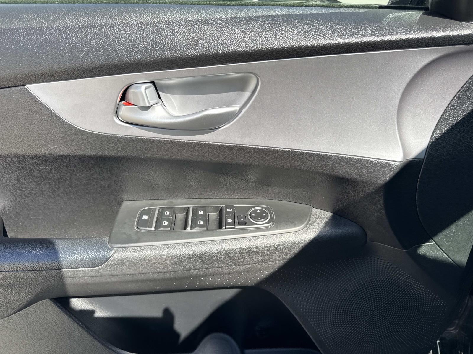 2023 Kia Forte LXS IVT