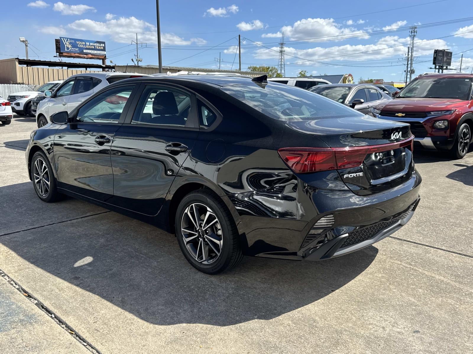 2023 Kia Forte LXS IVT