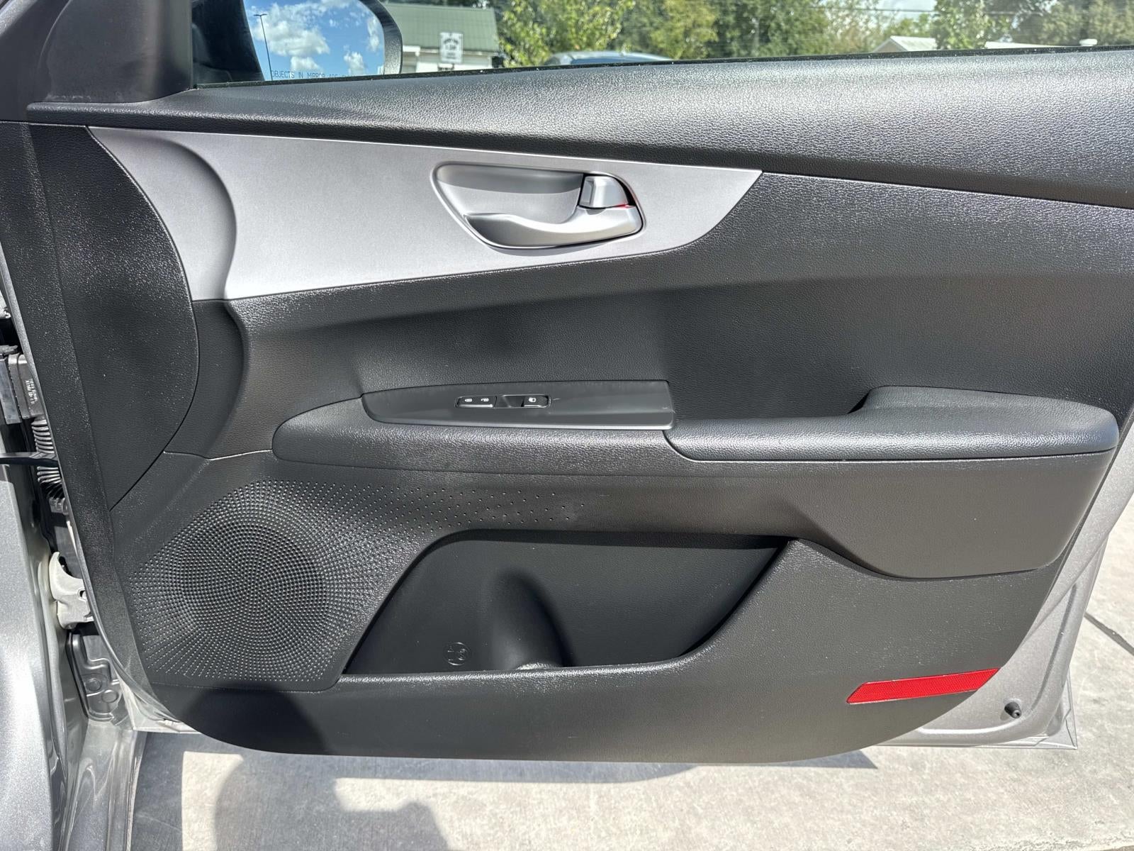 2023 Kia Forte LXS IVT