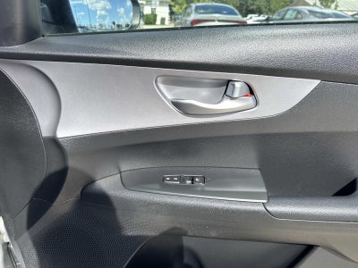 2023 Kia Forte LXS IVT
