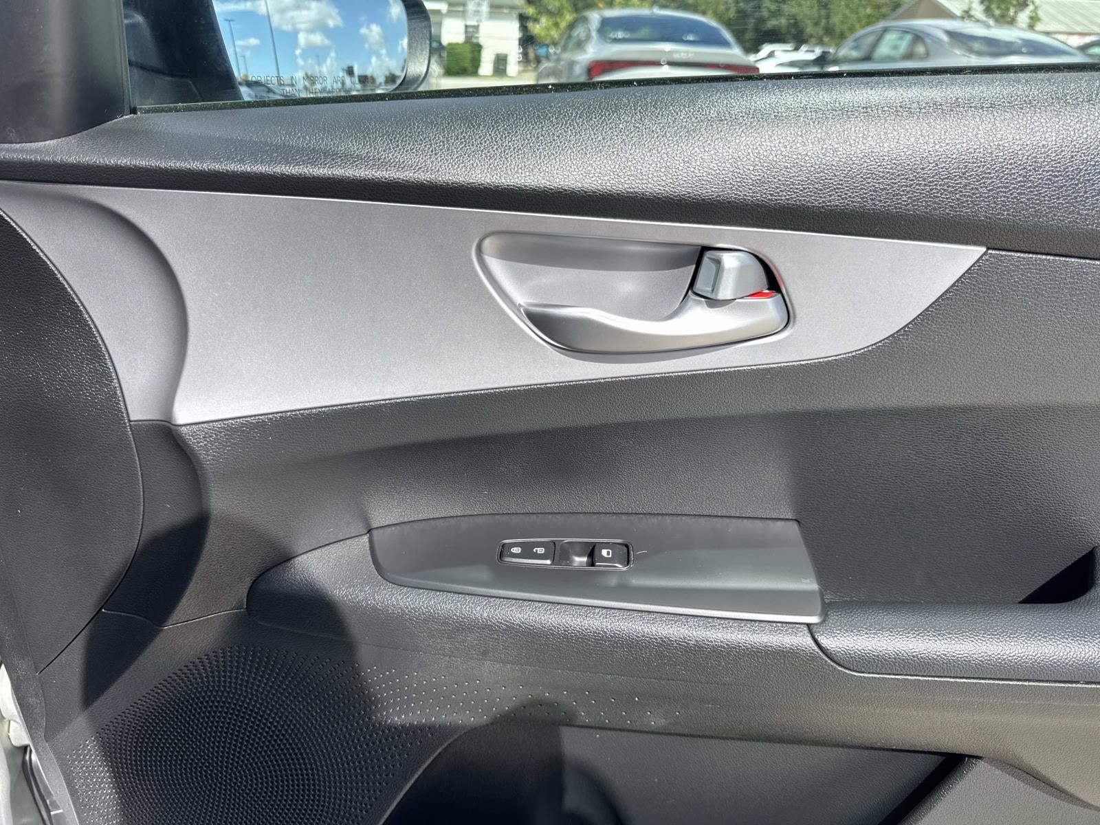 2023 Kia Forte LXS IVT