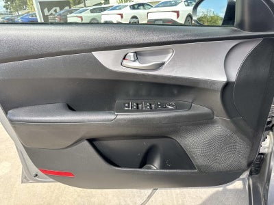 2023 Kia Forte LXS IVT
