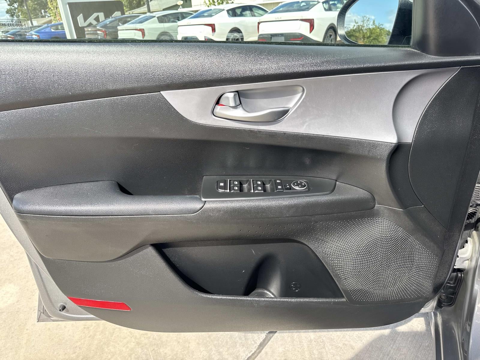 2023 Kia Forte LXS IVT
