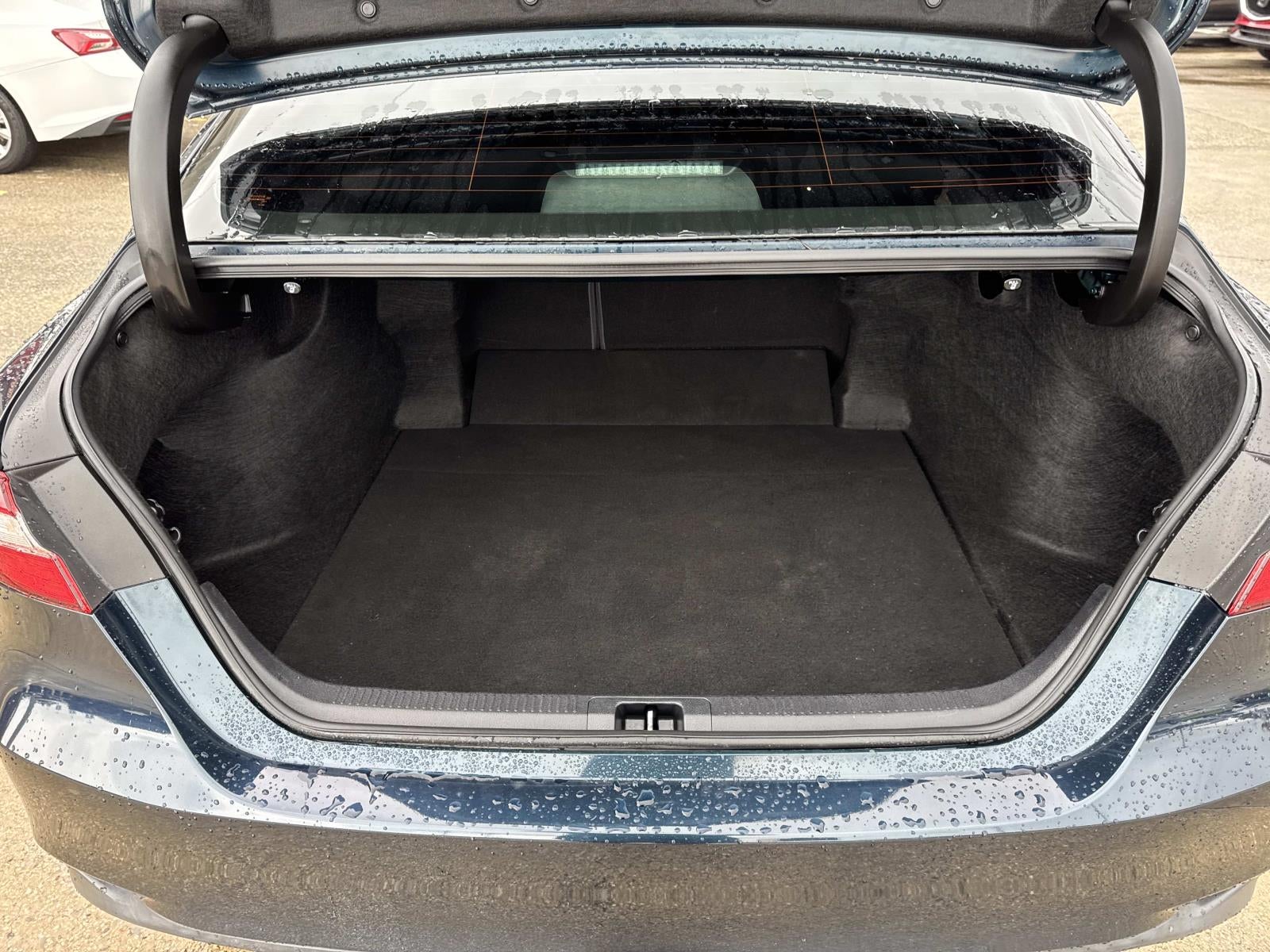 2019 Toyota Camry LE Auto (Natl)