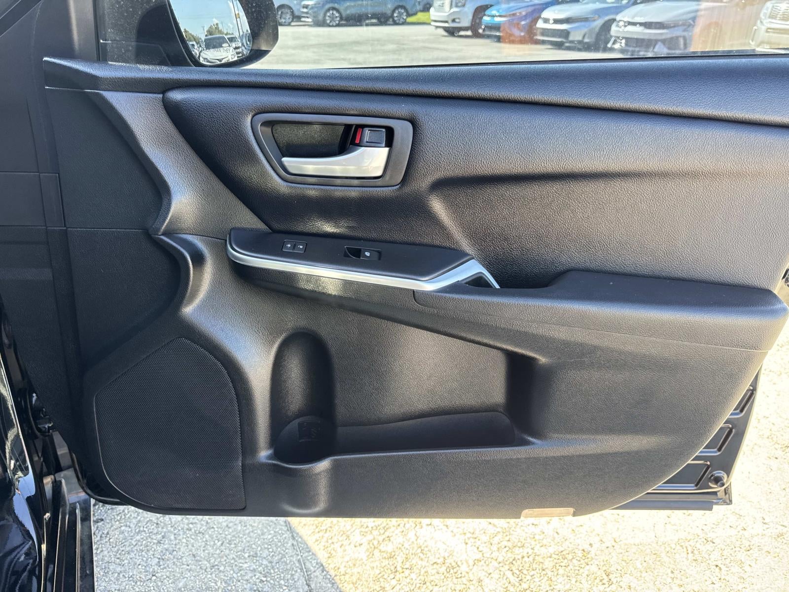 2017 Toyota Camry SE Auto (Natl)