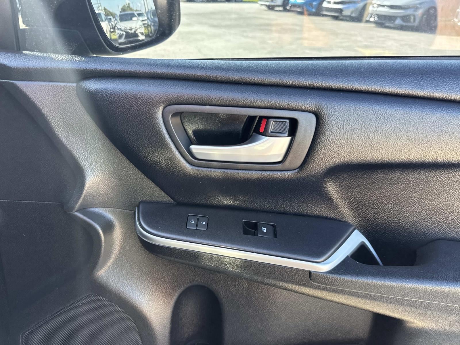 2017 Toyota Camry SE Auto (Natl)