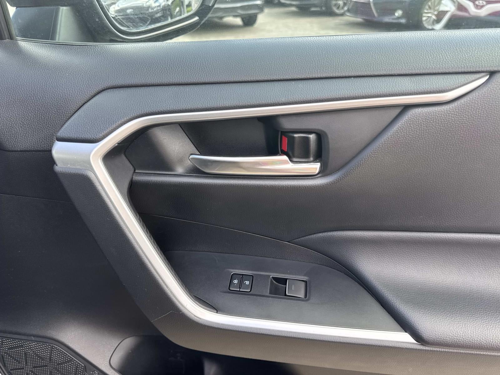 2022 Toyota RAV4 Hybrid XLE AWD (Natl)