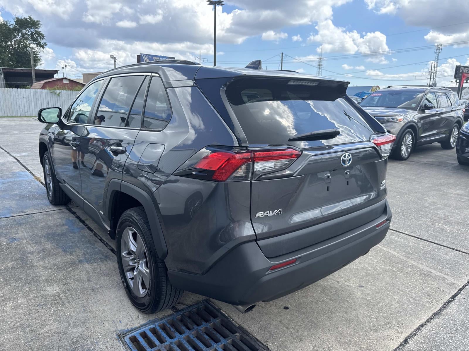 2022 Toyota RAV4 Hybrid XLE AWD (Natl)
