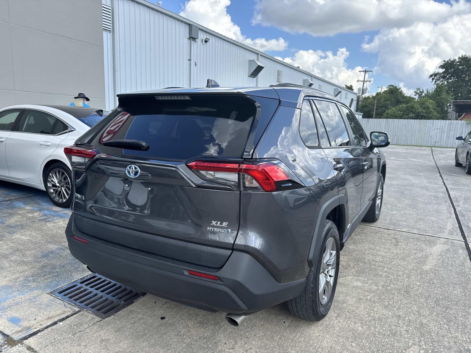 2022 Toyota RAV4 Hybrid XLE AWD (Natl)
