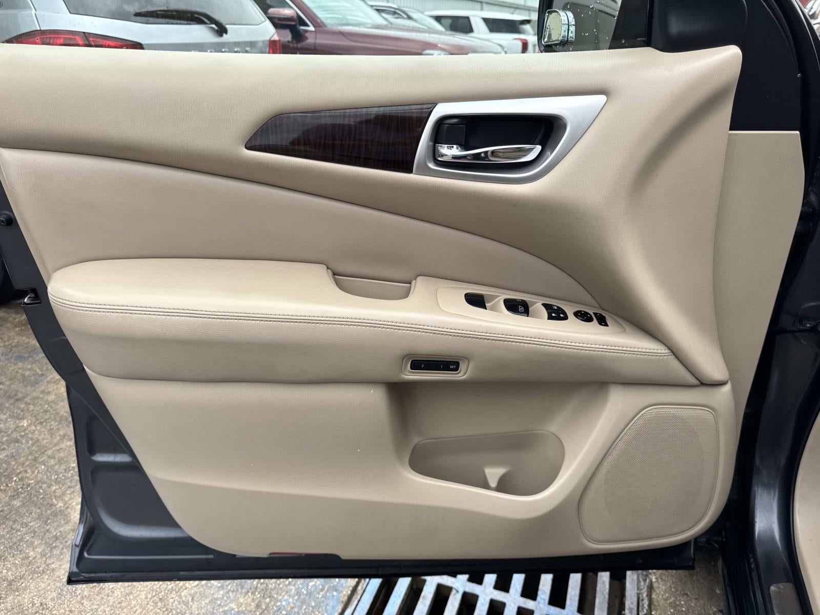 2014 Nissan Pathfinder 2WD 4dr Platinum