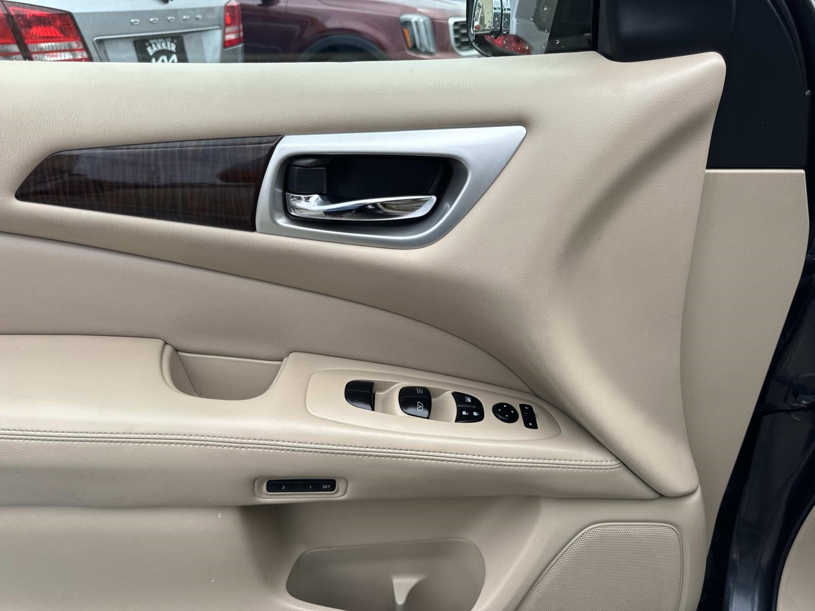 2014 Nissan Pathfinder 2WD 4dr Platinum