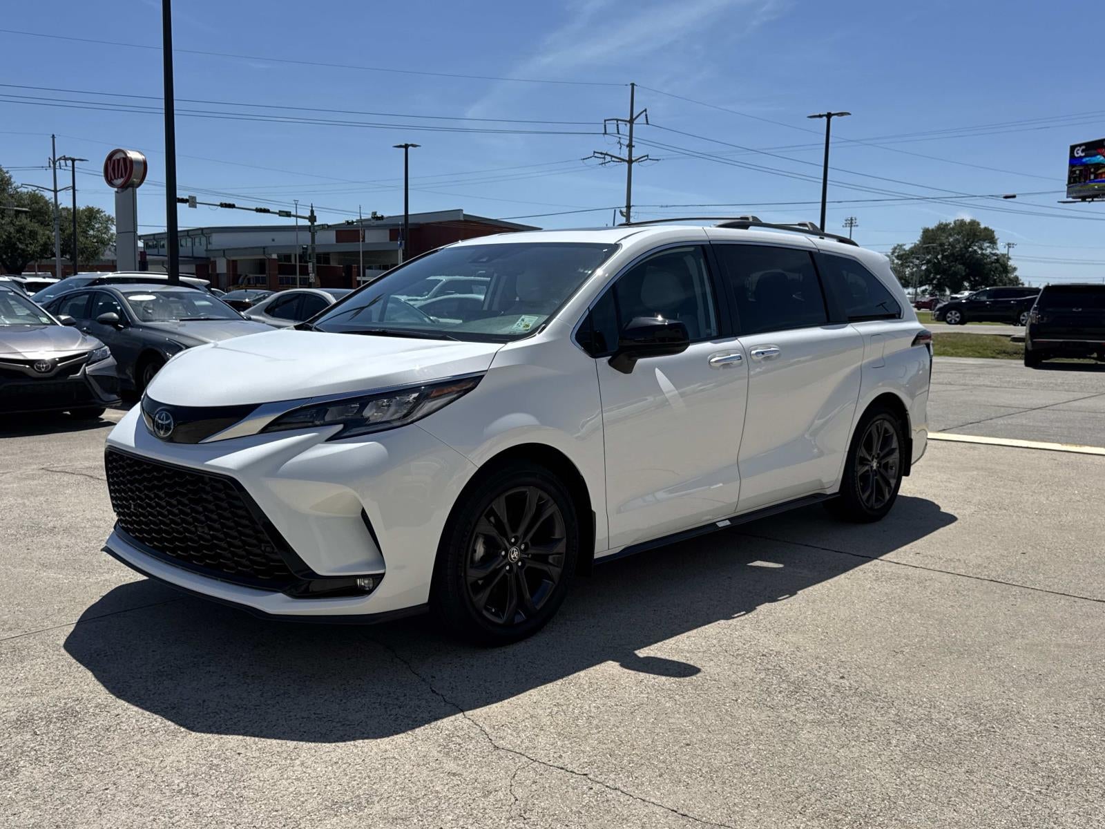 2022 Toyota Sienna XSE FWD 7-Passenger (Natl)