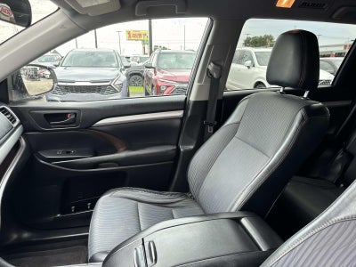 2017 Toyota Highlander LE V6 FWD (Natl)