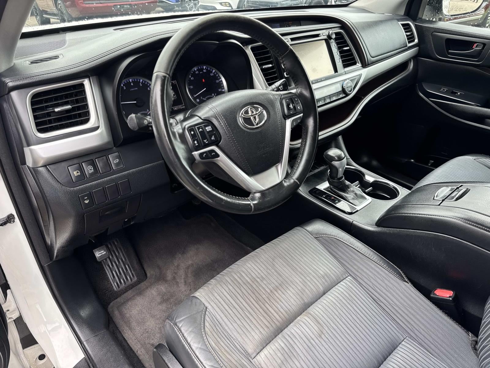 2017 Toyota Highlander LE V6 FWD (Natl)